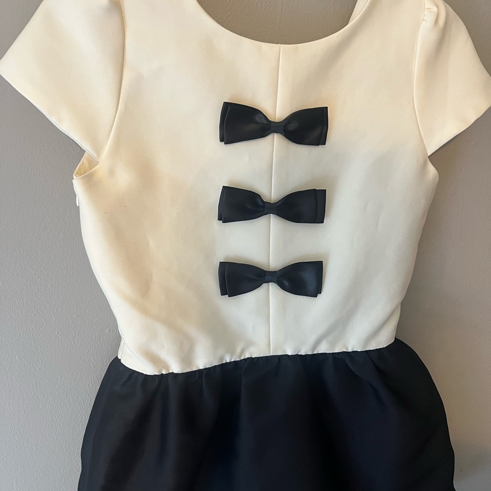 Classic Two-Tone Bow Front Women’s Top - White & Black